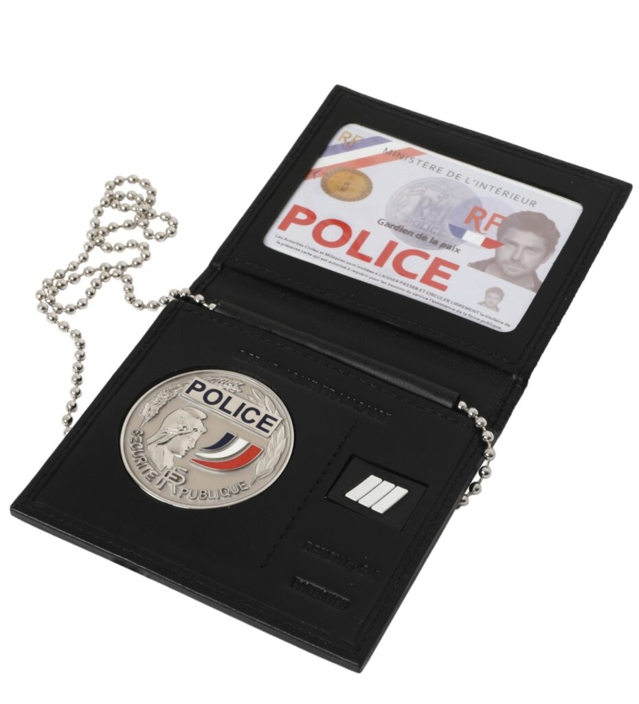 PORTE-CARTES AVEC EMPLACEMENTS GRADE ET MÉDAILLE (AVEC CHAINE)