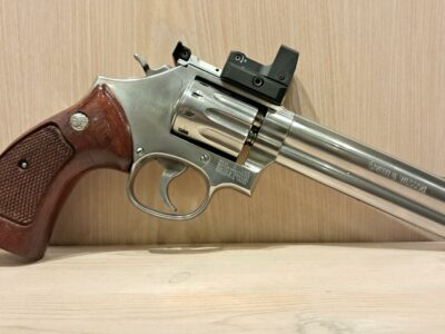 SMITH & WESSON 617 22lr + point rouge Vector Optic