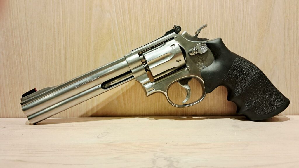 SMITH & WESSON 617 22lr