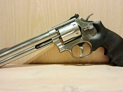 SMITH & WESSON 617 22lr