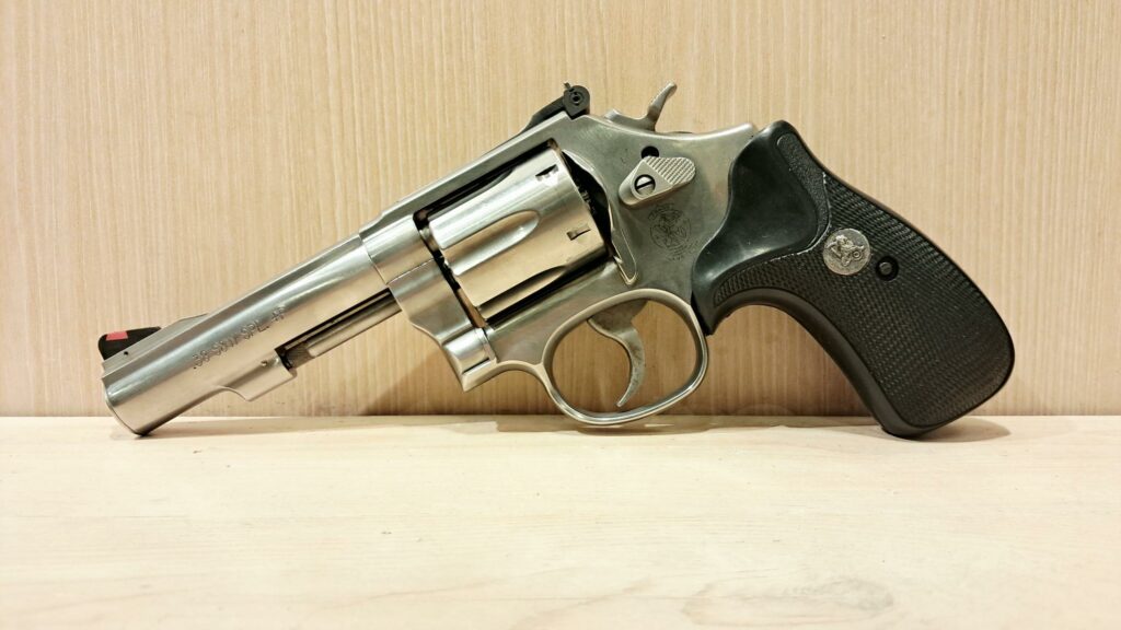 SMITH & WESSON 67 38SPECIAL