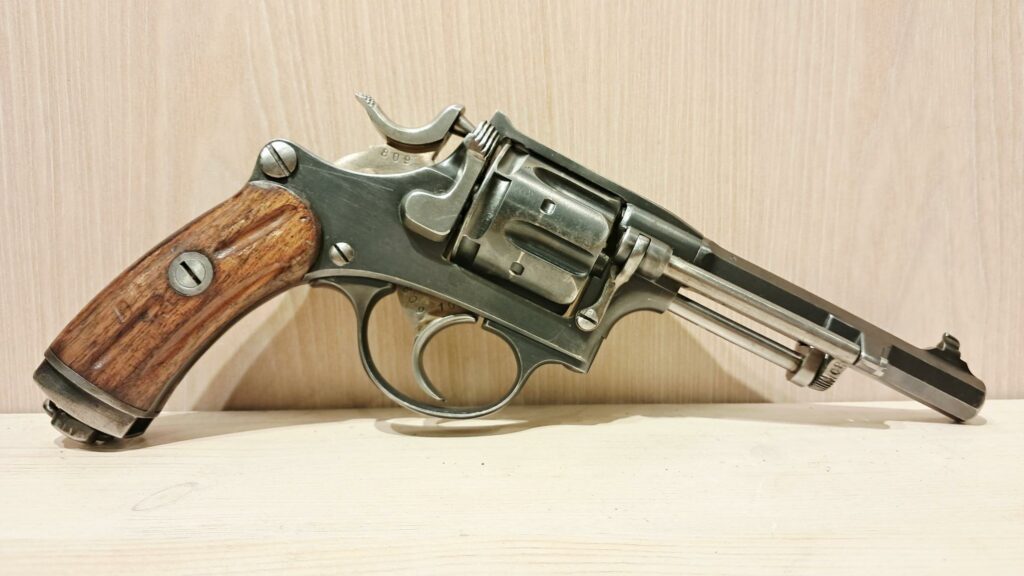 REVOLVER SUISSE 1882 7.5