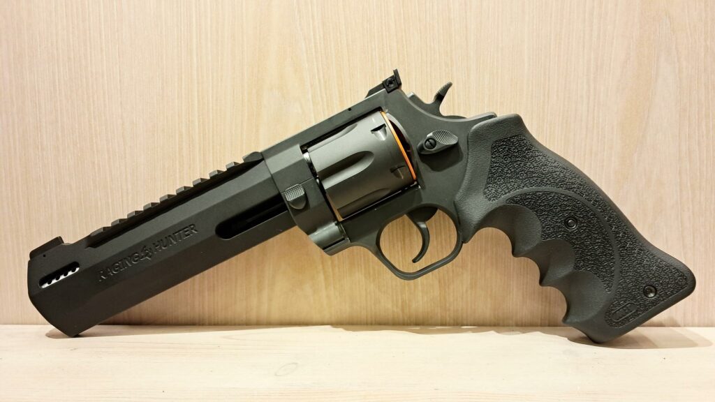 TAURUS RAGING HUNTER 44mag